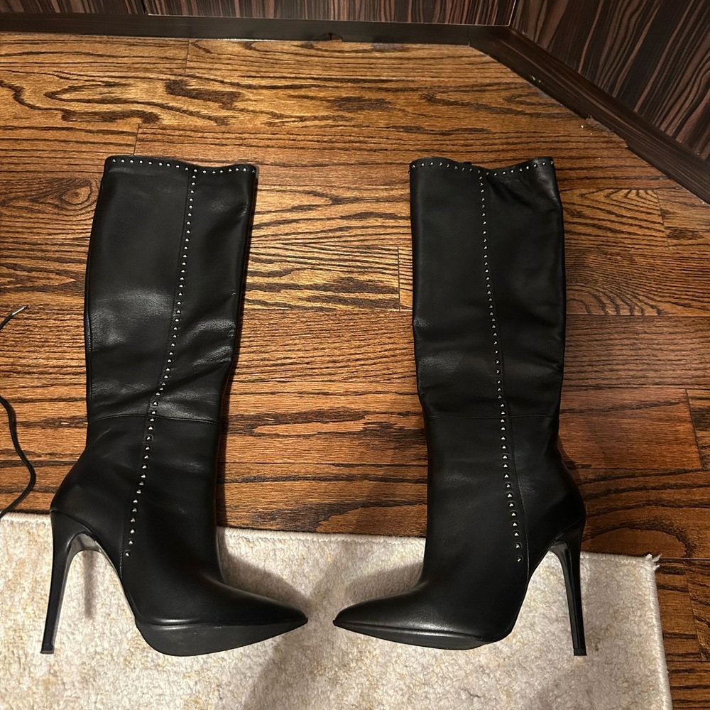 Polutto Black studded boots
Size 37
Worn